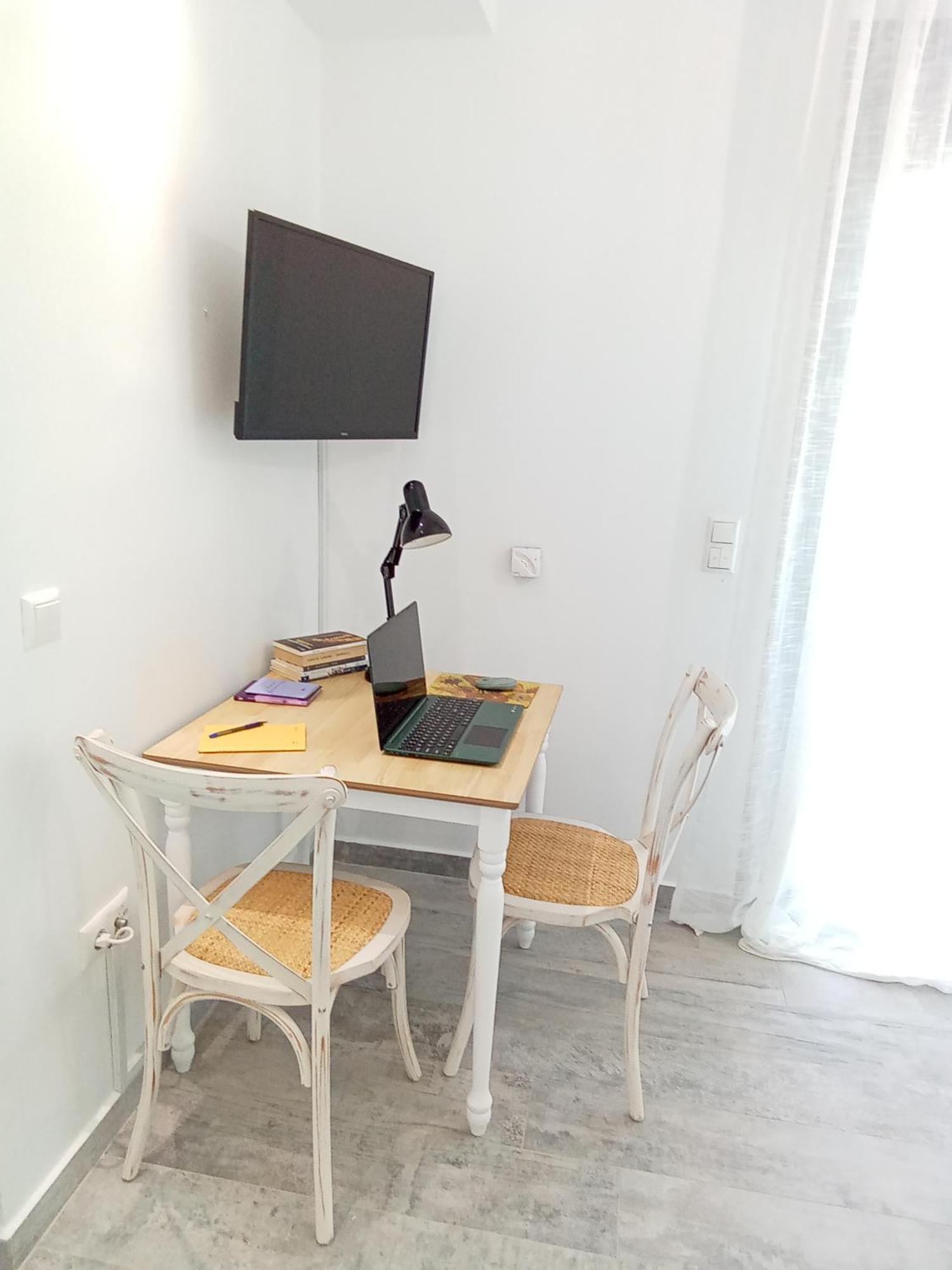 Alki'S Stories Apartment Каламата Екстериор снимка