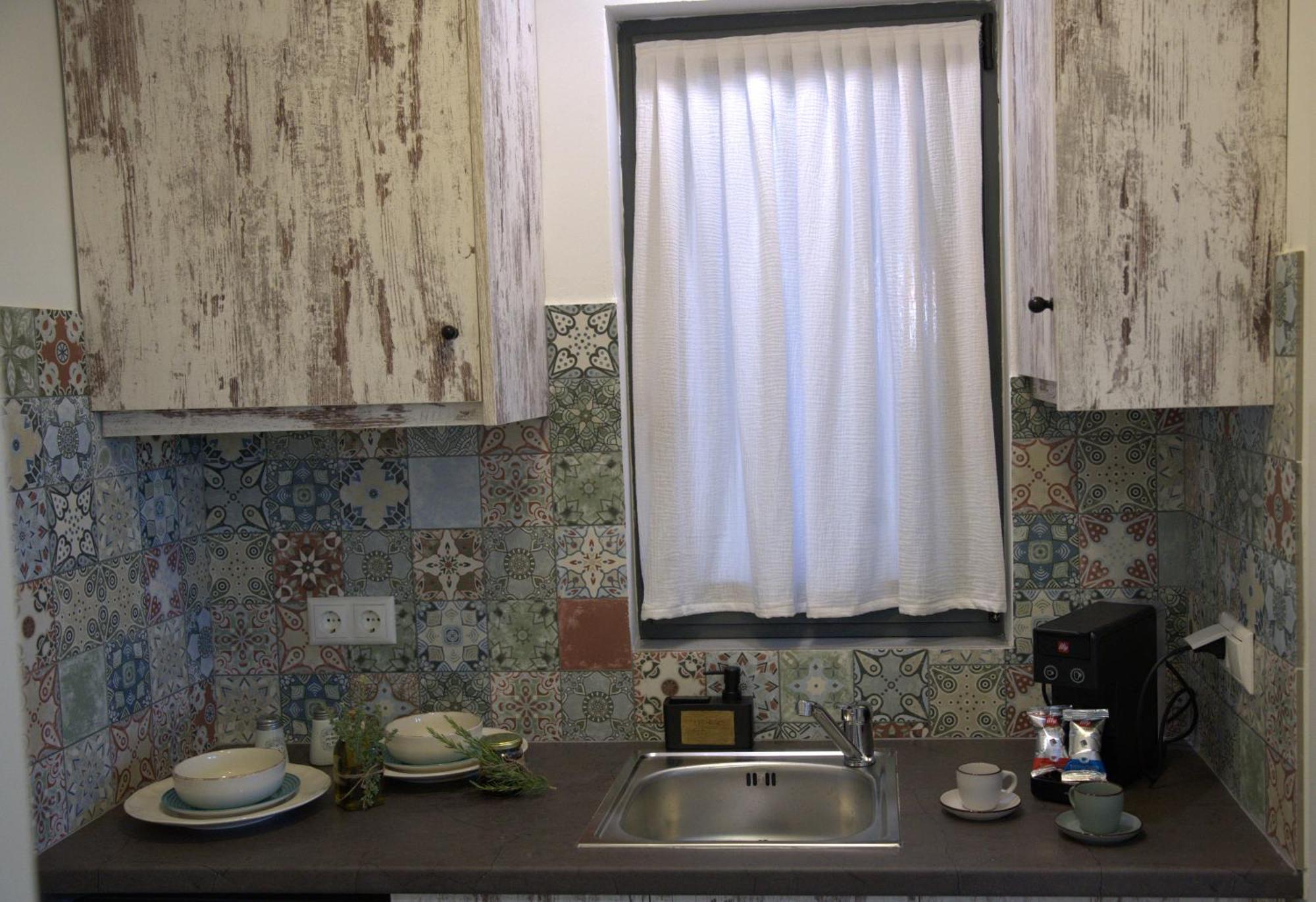 Alki'S Stories Apartment Каламата Екстериор снимка