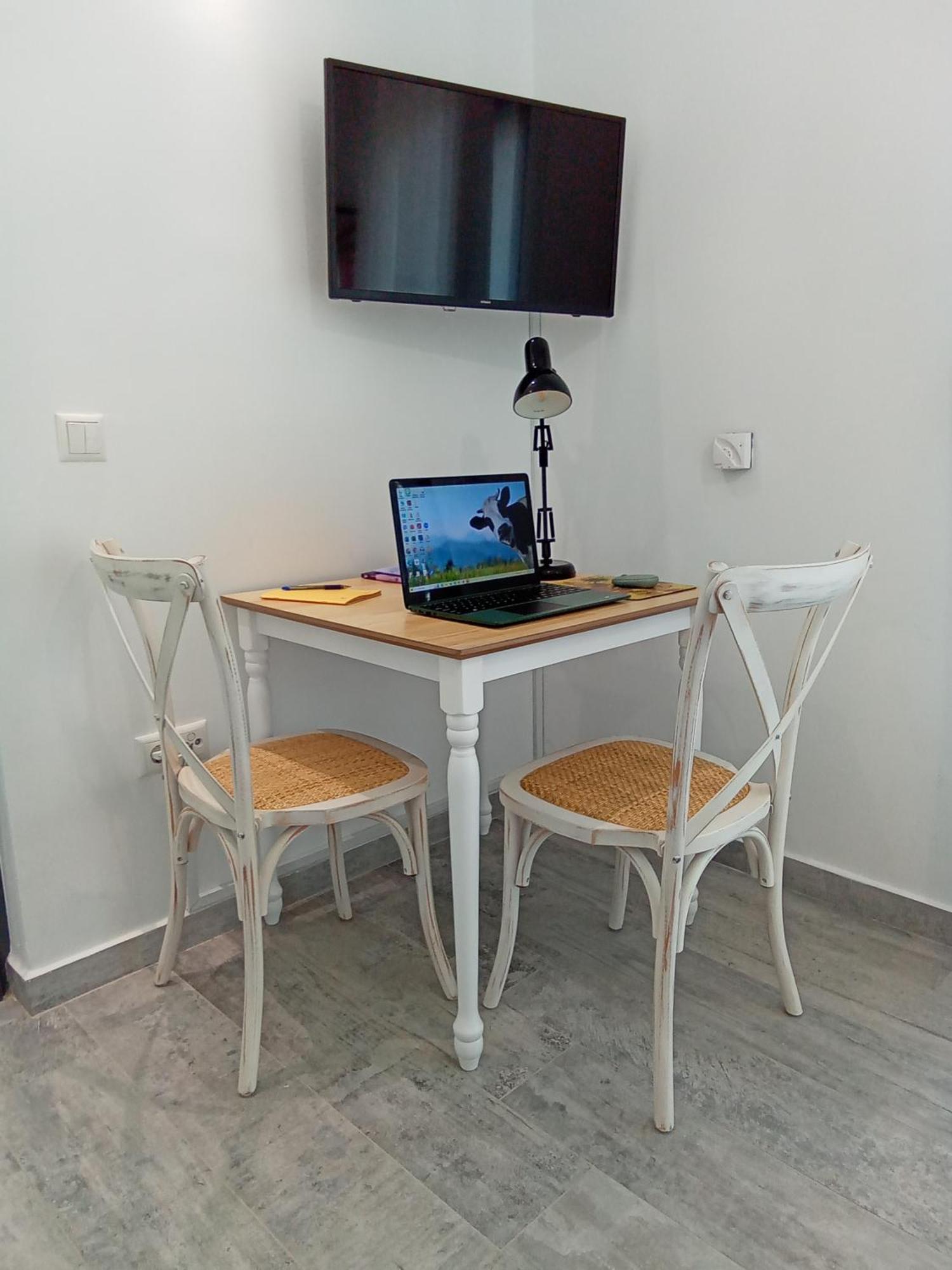 Alki'S Stories Apartment Каламата Екстериор снимка
